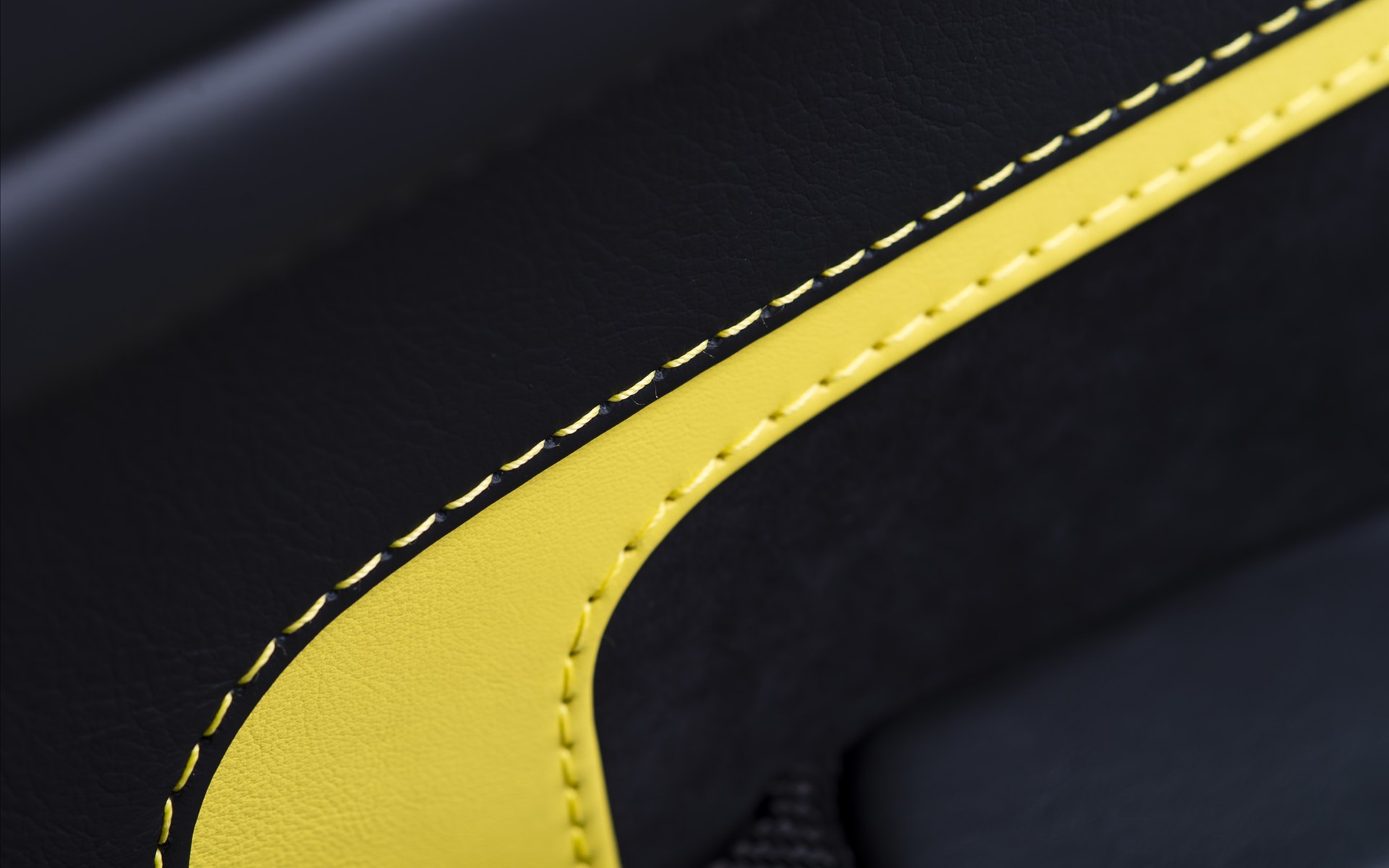 Aston Martin V12 Vantage S 2014